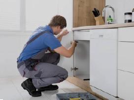Renku Ikea ir kitus baldus, kabinu TV ant sienu