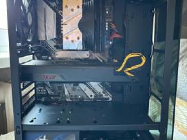 Core i5-9600k. Radeon Rx Vega