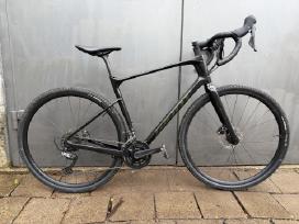 Giant Revolt Carbon GRX 800