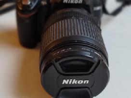 Nikon D3000 + 18-105mm + blykstė SB-400