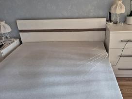 Dovanoju dvigulę lovą 140x200 su Riposo Čiužiniu
