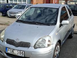 Parduodama Toyota yaris 2004m benzinas 1.0. 2 durų