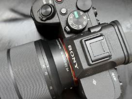 Sony a7 iv + ekranas ir stabilizatorius