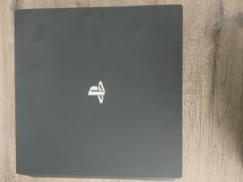 Playstation 4 Pro 1tb atrištas/su blue ray disk