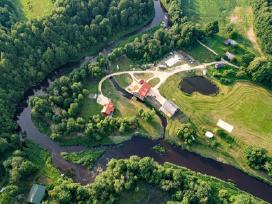 Poilsiavienė,baidarės,pokylių salė.