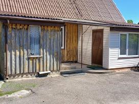 Parduodama dalis gyvenamo namo ir puse sklypo (6a)