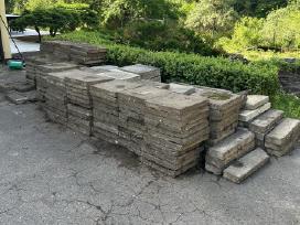 Dovanoju šaligatvio plyteles, išsivežti patiems