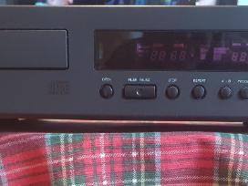 CD grotuvas ir Vhs grotuvas