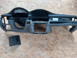 E90 panelė