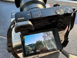 Sisteminis Sony Alfa 6000 su 3 objektyvais, dėklu