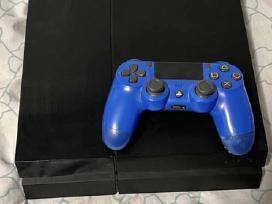 Ps4 Playstation 4 su mėlynu Dualshock 4 pulteliu