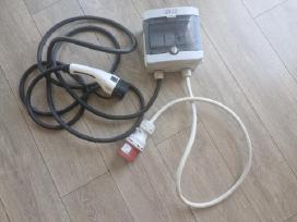 Elektromobilio krovimo atotelė