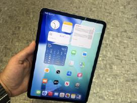 Apple iPad Pro 11" (1st Gen) / 256gb Lte 94% Batt