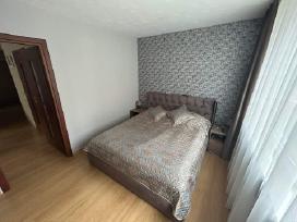 Lova su čiužiniu. 1.80m x 2.00m su patalines dėže