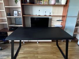 Medžio masyvo juodas valgomojo stalas