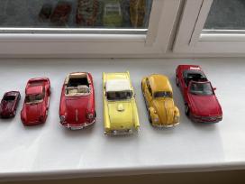 Ivairūs modeliukai (1:18, 40 eur už visas)