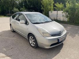Toyta Prius rent