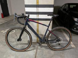 Giant Revolt gravel