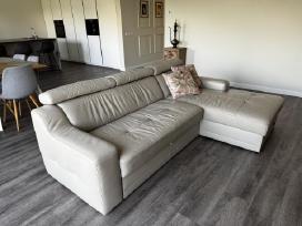 Nuostabi odinė sofa su miegojimo funkcija