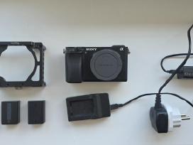 Sony a6300 su priedais