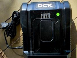 Dck akumuliatoriaus pakrovėjas 58v