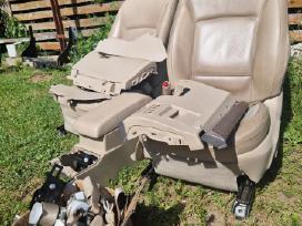 Subaru outback salonas