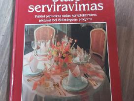 Knyga stalo serviravimas