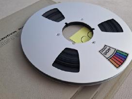 Ritės su juosta ir dėžute. 10,6 colio. ( 26.7 cm.)