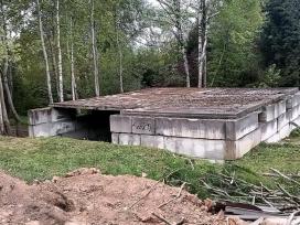Sklypas Grikieniuose su pamatais ir rūsiu