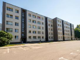 3 kambarių butas su dideliu balkonu