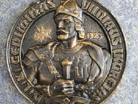 „Gediminas Vilniaus įkūrėjas“ bareljefas