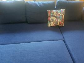 Skubiai parduodama išrinkta mėlyna Ikea sofa-lova