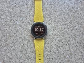 Amazfit gtr su pakrovėju