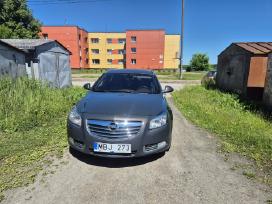 Opel insignia,2013m.yra kėbulo defektų.