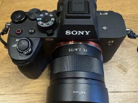 Parduodu idealios būklės Sony A7r V fotoaparatą.