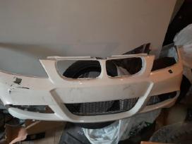E 90 bamperis su defektu