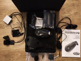 Interphone F5 laisvų rankų įranga.