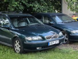 Du žali Volvo V70 2001 (103kw) ir 2002m. (96kw)
