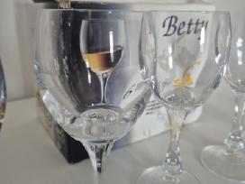 Tauriu rinkinys Betty