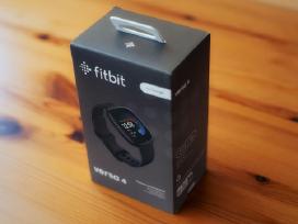 Fitbit Versa 4 Graphite Black