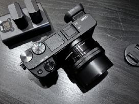 Sony A6300 + 16-50 Oss + 3 baterijos + pakrovėjas