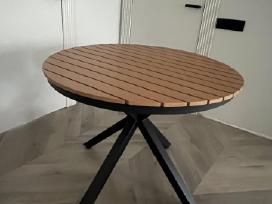 Lauko valgomojo stalas