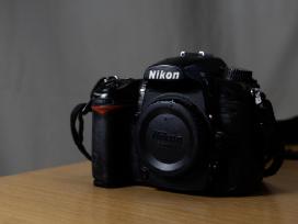 Nikon D7000 su priedais