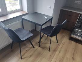 Stalo sui dviem kėdem komplektas