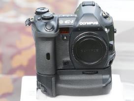 Olympus E-1 su priedais