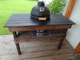Kepsninės stalas skirtas Kamado Bono Minimo