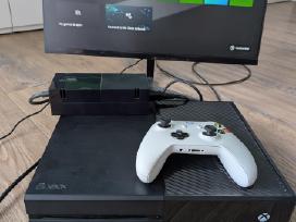 Xbox One 512gb su pultu