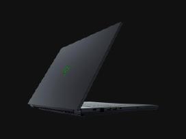 Razer Blade 18 5080 96gb RAM 4tb Nvme