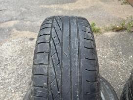 Atiduodamos padangos r17 2 vnt 215/55