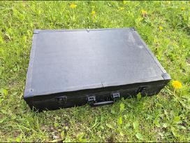 Starlink antena su dėklu